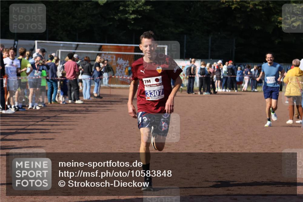 27.09.2026 - 35. Volkslauf durch das schöne Alstertal Strokosch-Dieckow http://msf.ph/oto/10583848 27.09.2026 11:21:58 Ziel 3307, 3399 meine-sportfotos.de