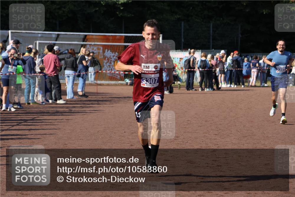 27.09.2026 - 35. Volkslauf durch das schöne Alstertal Strokosch-Dieckow http://msf.ph/oto/10583860 27.09.2026 11:21:57 Ziel 3307, 3399 meine-sportfotos.de