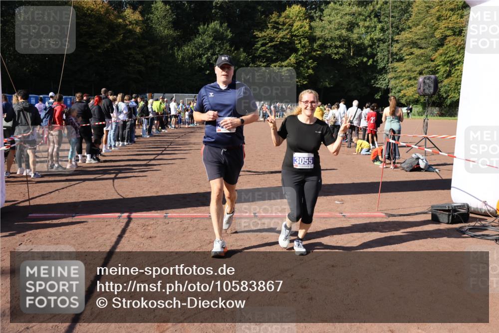 27.09.2026 - 35. Volkslauf durch das schöne Alstertal Strokosch-Dieckow http://msf.ph/oto/10583867 27.09.2026 11:42:26 Ziel 3054, 3055, 3318, 3419 meine-sportfotos.de