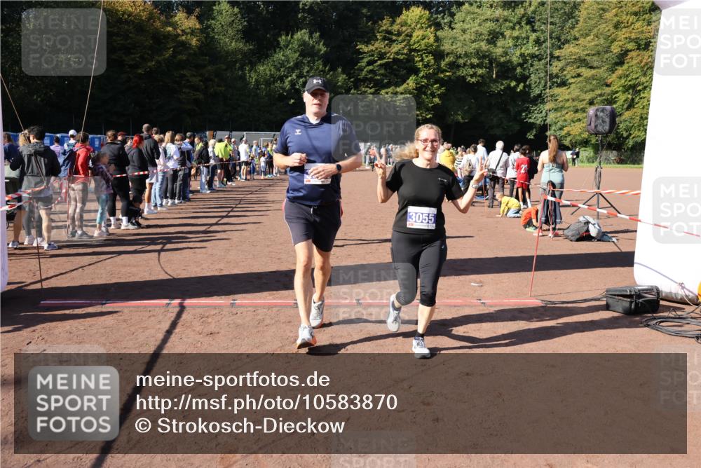 27.09.2026 - 35. Volkslauf durch das schöne Alstertal Strokosch-Dieckow http://msf.ph/oto/10583870 27.09.2026 11:42:26 Ziel 3054, 3055, 3318, 3419 meine-sportfotos.de
