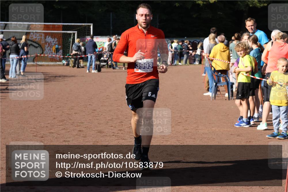 27.09.2026 - 35. Volkslauf durch das schöne Alstertal Strokosch-Dieckow http://msf.ph/oto/10583879 27.09.2026 11:21:35 Ziel 1403, 3993 meine-sportfotos.de