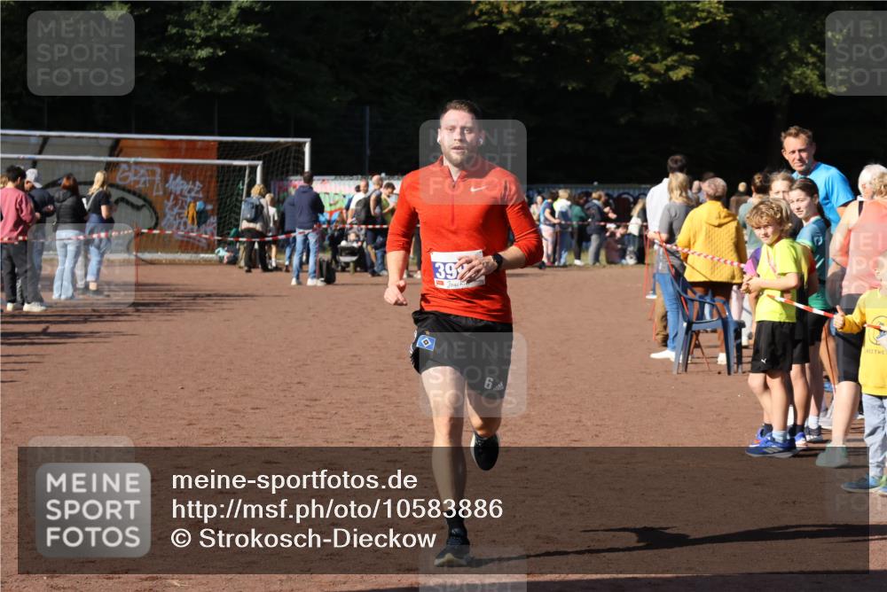 27.09.2026 - 35. Volkslauf durch das schöne Alstertal Strokosch-Dieckow http://msf.ph/oto/10583886 27.09.2026 11:21:35 Ziel 1403, 3993 meine-sportfotos.de