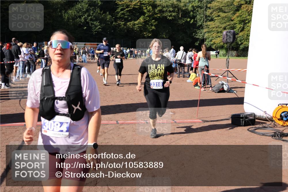 27.09.2026 - 35. Volkslauf durch das schöne Alstertal Strokosch-Dieckow http://msf.ph/oto/10583889 27.09.2026 11:42:23 Ziel 3054, 3055, 3083, 3084, 3318, 3419 meine-sportfotos.de