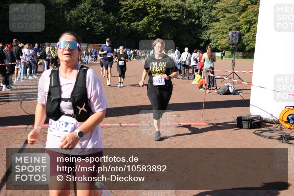 27.09.2026 - 35. Volkslauf durch das schöne Alstertal Strokosch-Dieckow http://msf.ph/oto/10583892 27.09.2026 11:42:23 Ziel 3054, 3055, 3083, 3084, 3318, 3419 meine-sportfotos.de