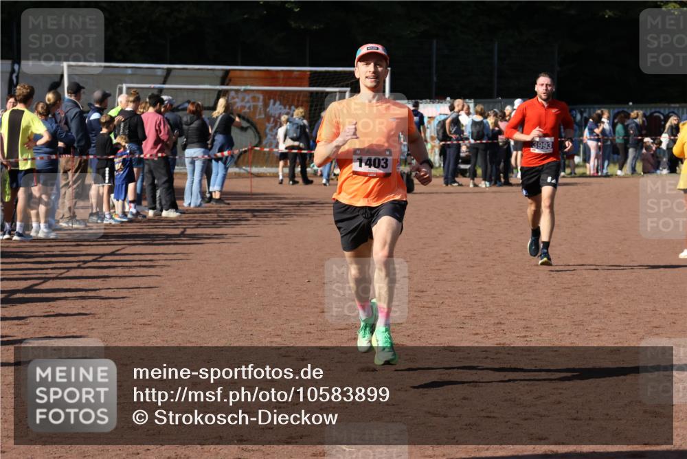 27.09.2026 - 35. Volkslauf durch das schöne Alstertal Strokosch-Dieckow http://msf.ph/oto/10583899 27.09.2026 11:21:31 Ziel 1403, 3993 meine-sportfotos.de