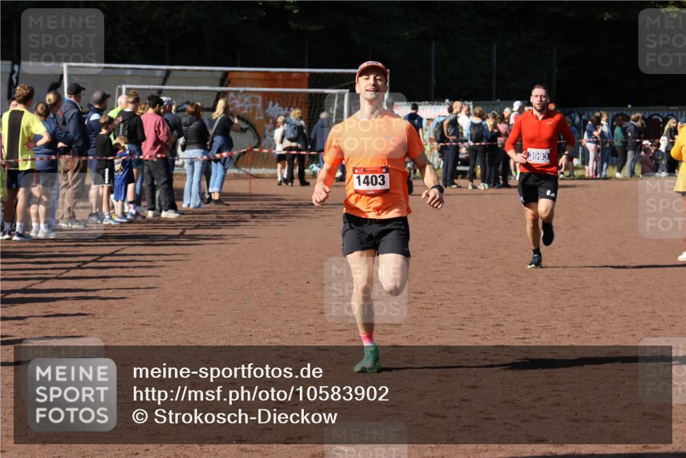 27.09.2026 - 35. Volkslauf durch das schöne Alstertal Strokosch-Dieckow http://msf.ph/oto/10583902 27.09.2026 11:21:31 Ziel 1403, 3993 meine-sportfotos.de