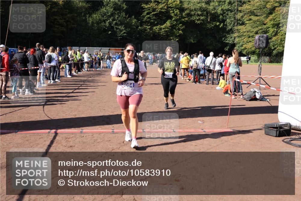 27.09.2026 - 35. Volkslauf durch das schöne Alstertal Strokosch-Dieckow http://msf.ph/oto/10583910 27.09.2026 11:42:22 Ziel 3011, 3054, 3055, 3083, 3084, 3318, 3419 meine-sportfotos.de