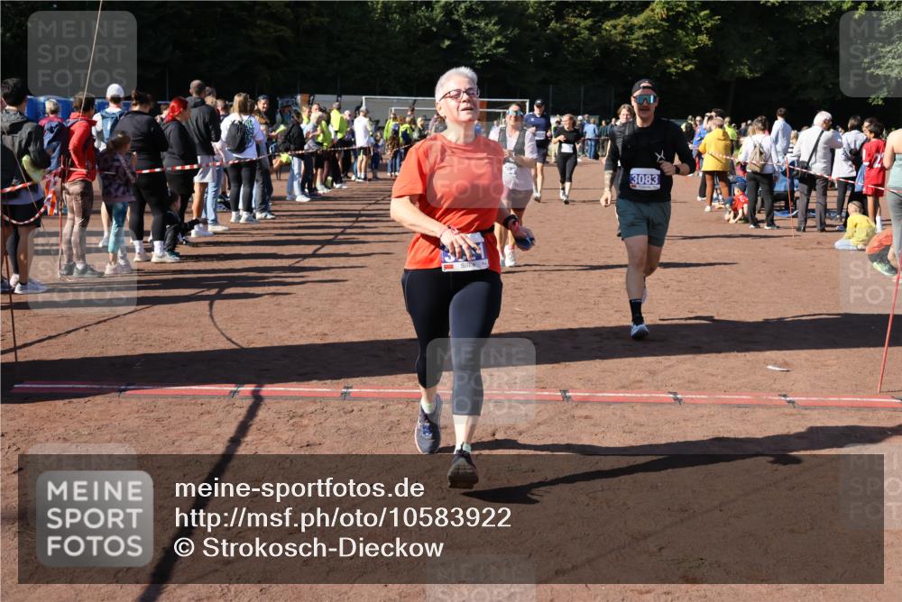 27.09.2026 - 35. Volkslauf durch das schöne Alstertal Strokosch-Dieckow http://msf.ph/oto/10583922 27.09.2026 11:42:19 Ziel 3011, 3054, 3055, 3083, 3084, 3170, 3318, 3352, 3419 meine-sportfotos.de