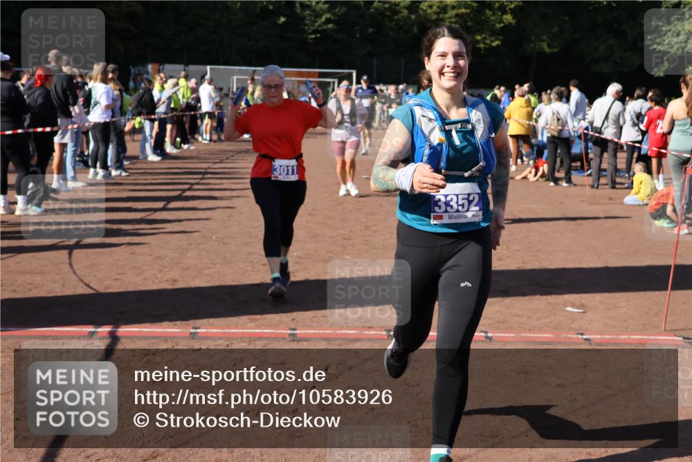 27.09.2026 - 35. Volkslauf durch das schöne Alstertal Strokosch-Dieckow http://msf.ph/oto/10583926 27.09.2026 11:42:18 Ziel 3011, 3054, 3055, 3083, 3084, 3170, 3318, 3337, 3338, 3352 meine-sportfotos.de