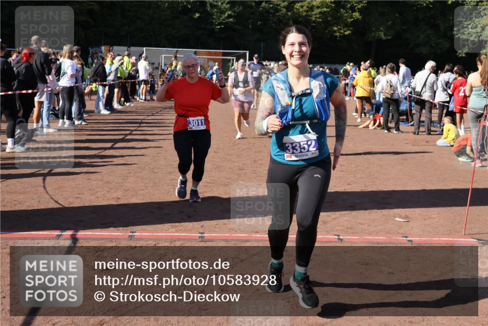 27.09.2026 - 35. Volkslauf durch das schöne Alstertal Strokosch-Dieckow http://msf.ph/oto/10583928 27.09.2026 11:42:18 Ziel 3011, 3054, 3055, 3083, 3084, 3170, 3318, 3337, 3338, 3352 meine-sportfotos.de