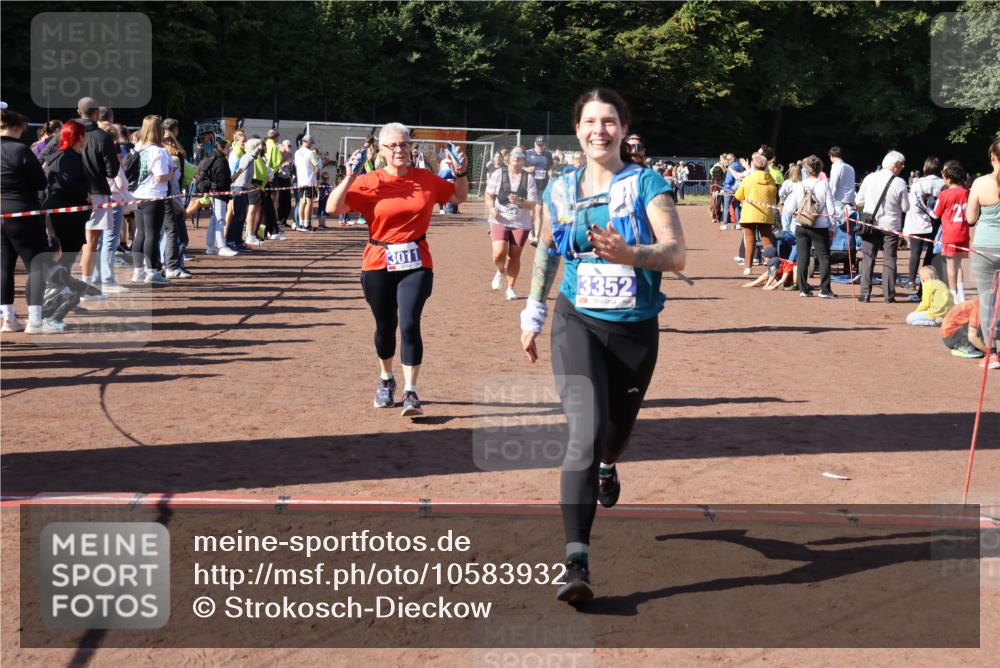 27.09.2026 - 35. Volkslauf durch das schöne Alstertal Strokosch-Dieckow http://msf.ph/oto/10583932 27.09.2026 11:42:18 Ziel 3011, 3054, 3055, 3083, 3084, 3170, 3318, 3337, 3338, 3352 meine-sportfotos.de