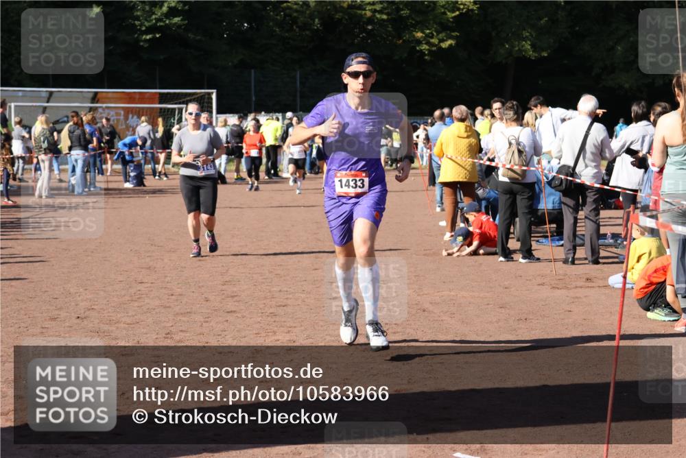 27.09.2026 - 35. Volkslauf durch das schöne Alstertal Strokosch-Dieckow http://msf.ph/oto/10583966 27.09.2026 11:42:04 Ziel 1433, 3143 meine-sportfotos.de