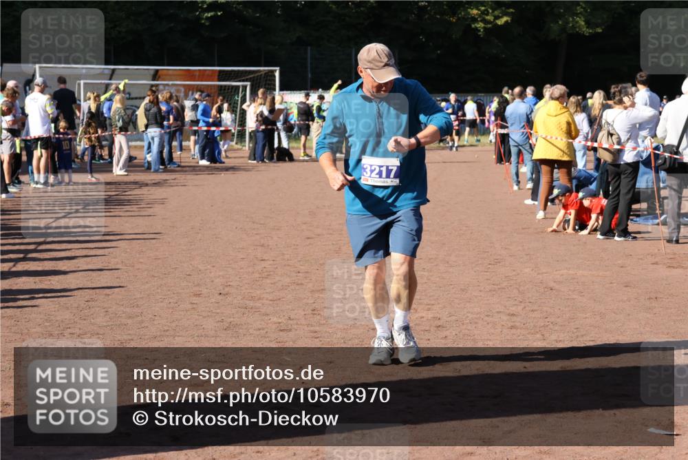 27.09.2026 - 35. Volkslauf durch das schöne Alstertal Strokosch-Dieckow http://msf.ph/oto/10583970 27.09.2026 11:41:54 Ziel 3217 meine-sportfotos.de