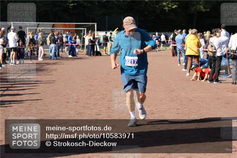27.09.2026 - 35. Volkslauf durch das schöne Alstertal Strokosch-Dieckow http://msf.ph/oto/10583971 27.09.2026 11:41:54 Ziel 3217 meine-sportfotos.de