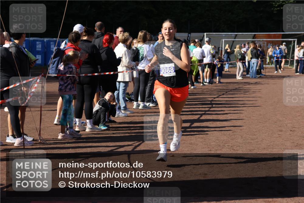 27.09.2026 - 35. Volkslauf durch das schöne Alstertal Strokosch-Dieckow http://msf.ph/oto/10583979 27.09.2026 11:41:40 Ziel 3088 meine-sportfotos.de