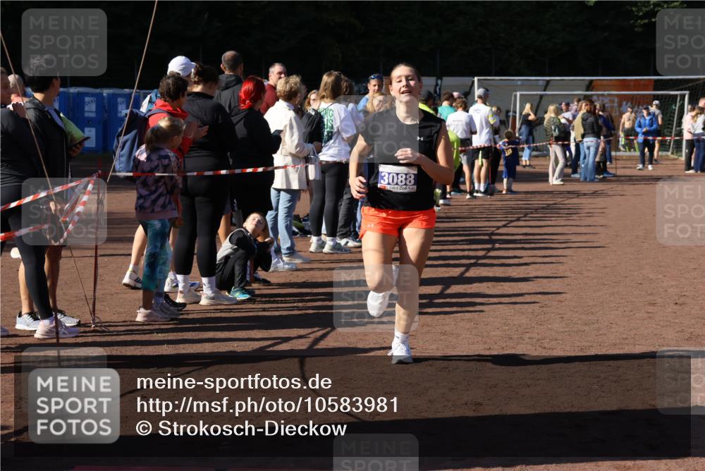 27.09.2026 - 35. Volkslauf durch das schöne Alstertal Strokosch-Dieckow http://msf.ph/oto/10583981 27.09.2026 11:41:40 Ziel 3088 meine-sportfotos.de