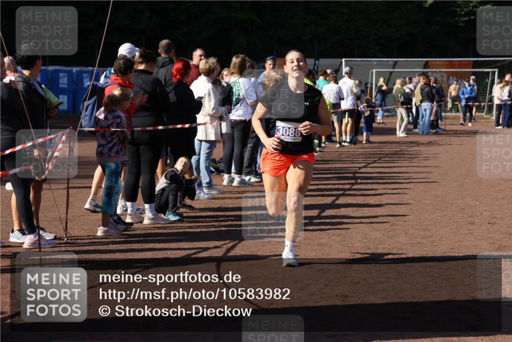 27.09.2026 - 35. Volkslauf durch das schöne Alstertal Strokosch-Dieckow http://msf.ph/oto/10583982 27.09.2026 11:41:40 Ziel 3088 meine-sportfotos.de