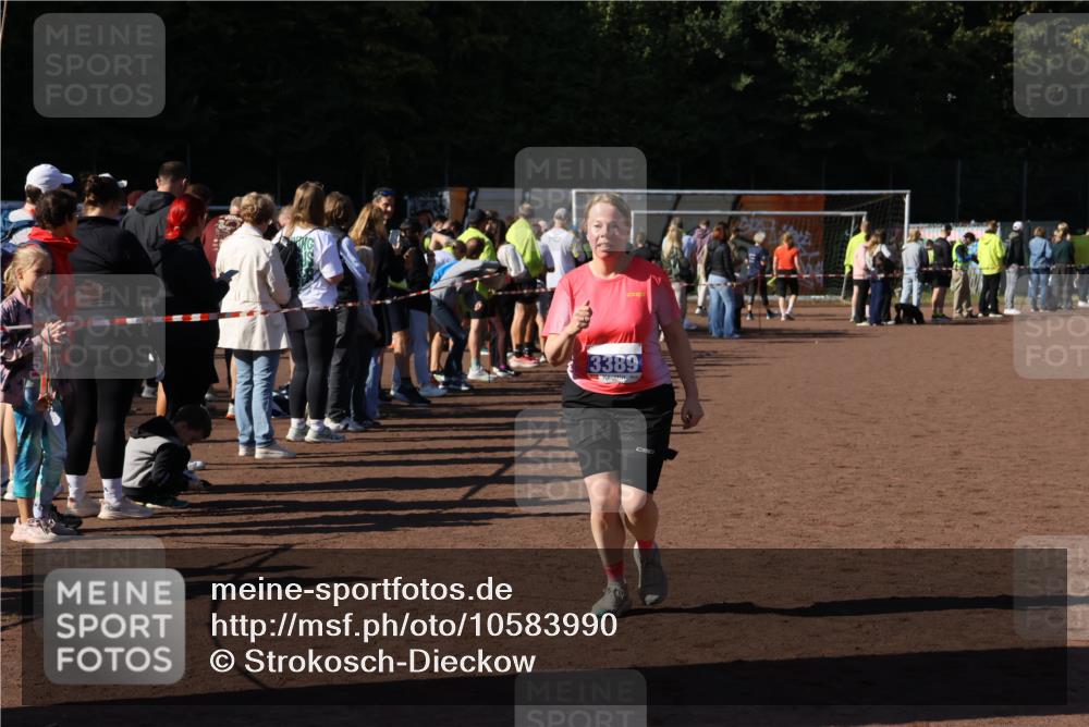 27.09.2026 - 35. Volkslauf durch das schöne Alstertal Strokosch-Dieckow http://msf.ph/oto/10583990 27.09.2026 11:41:20 Ziel 3125, 3126, 3351, 3389 meine-sportfotos.de