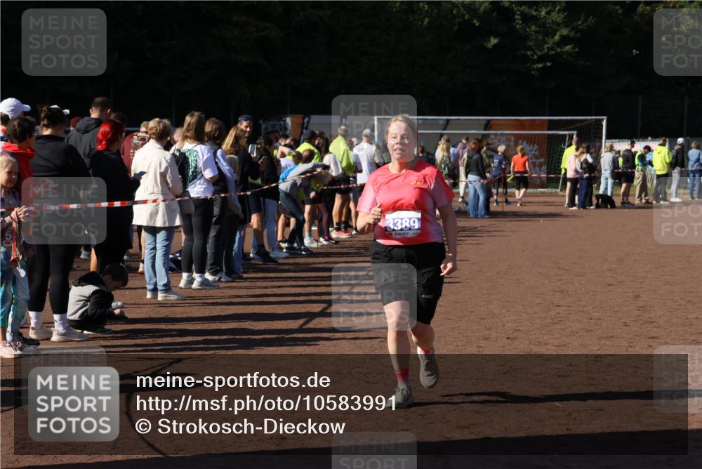27.09.2026 - 35. Volkslauf durch das schöne Alstertal Strokosch-Dieckow http://msf.ph/oto/10583991 27.09.2026 11:41:20 Ziel 3125, 3126, 3351, 3389 meine-sportfotos.de