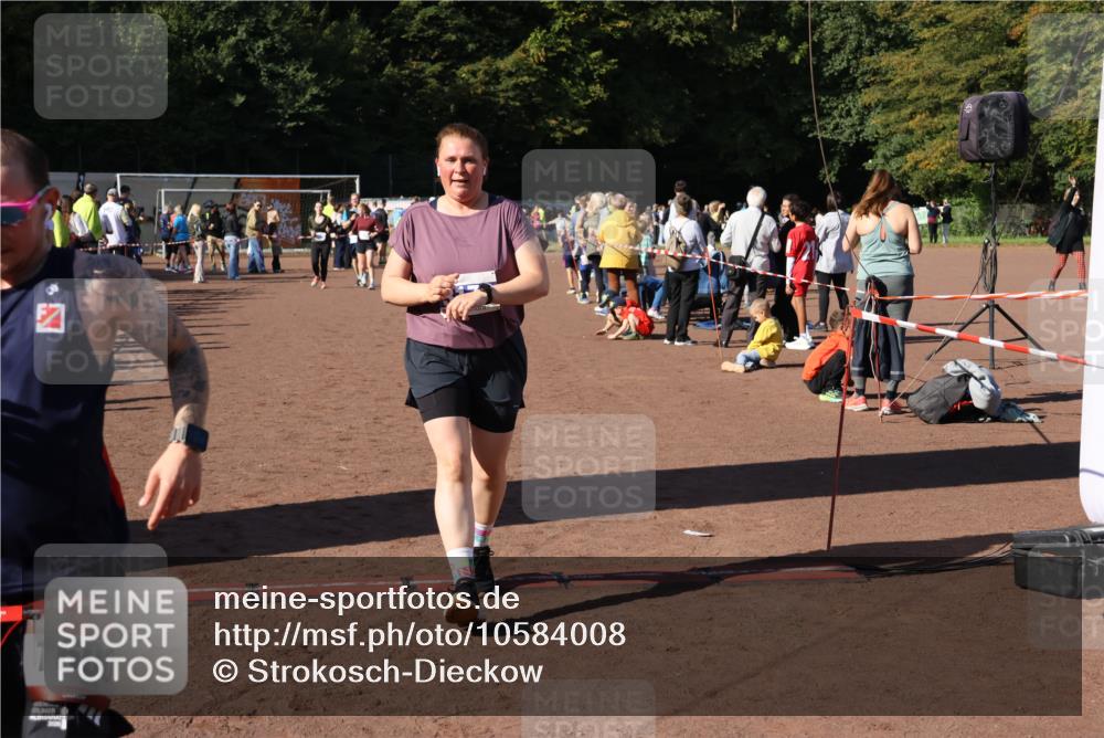 27.09.2026 - 35. Volkslauf durch das schöne Alstertal Strokosch-Dieckow http://msf.ph/oto/10584008 27.09.2026 11:41:05 Ziel 1600, 1746, 3179 meine-sportfotos.de