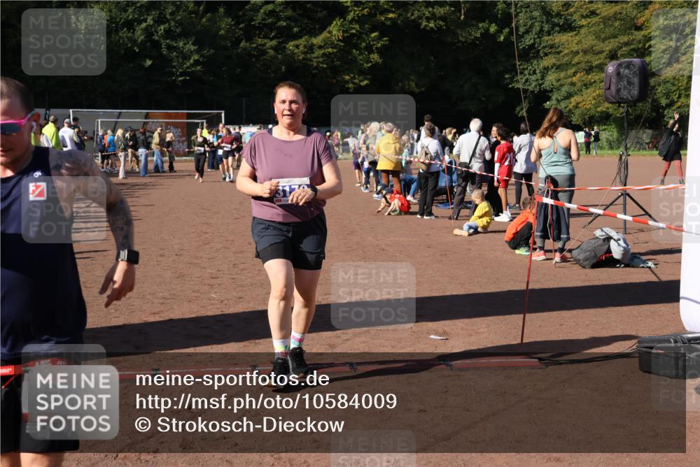 27.09.2026 - 35. Volkslauf durch das schöne Alstertal Strokosch-Dieckow http://msf.ph/oto/10584009 27.09.2026 11:41:05 Ziel 1600, 1746, 3179 meine-sportfotos.de