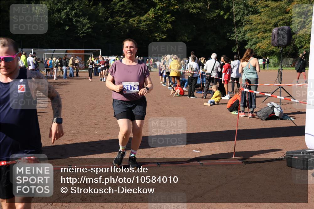 27.09.2026 - 35. Volkslauf durch das schöne Alstertal Strokosch-Dieckow http://msf.ph/oto/10584010 27.09.2026 11:41:05 Ziel 1600, 1746, 3179 meine-sportfotos.de