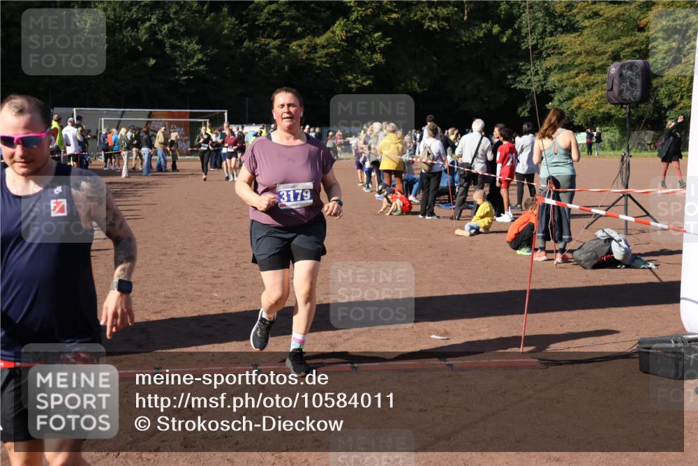 27.09.2026 - 35. Volkslauf durch das schöne Alstertal Strokosch-Dieckow http://msf.ph/oto/10584011 27.09.2026 11:41:05 Ziel 1600, 1746, 3179 meine-sportfotos.de