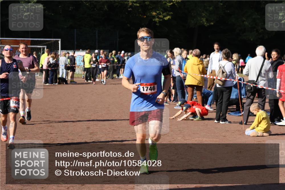 27.09.2026 - 35. Volkslauf durch das schöne Alstertal Strokosch-Dieckow http://msf.ph/oto/10584028 27.09.2026 11:41:00 Ziel 1600, 1746, 3179 meine-sportfotos.de