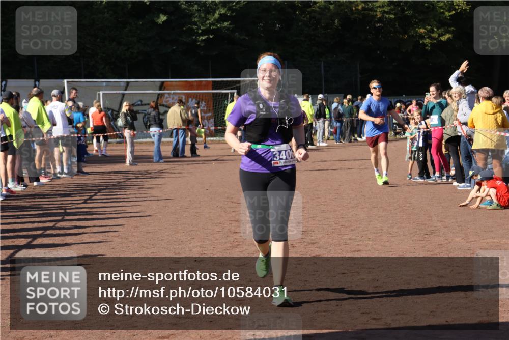 27.09.2026 - 35. Volkslauf durch das schöne Alstertal Strokosch-Dieckow http://msf.ph/oto/10584031 27.09.2026 11:40:52 Ziel 3406 meine-sportfotos.de