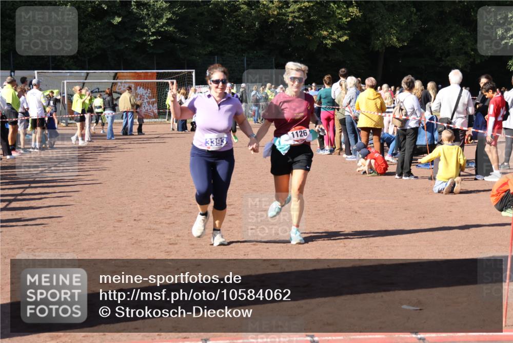 27.09.2026 - 35. Volkslauf durch das schöne Alstertal Strokosch-Dieckow http://msf.ph/oto/10584062 27.09.2026 11:40:44 Ziel 1126, 3393 meine-sportfotos.de