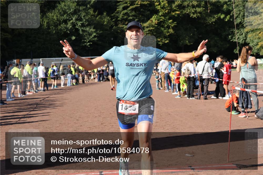 27.09.2026 - 35. Volkslauf durch das schöne Alstertal Strokosch-Dieckow http://msf.ph/oto/10584078 27.09.2026 11:37:38 Ziel 1436, 3053 meine-sportfotos.de