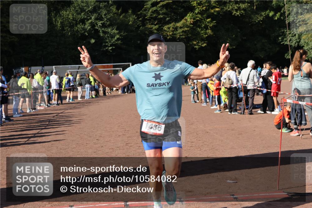 27.09.2026 - 35. Volkslauf durch das schöne Alstertal Strokosch-Dieckow http://msf.ph/oto/10584082 27.09.2026 11:37:38 Ziel 1436, 3053 meine-sportfotos.de