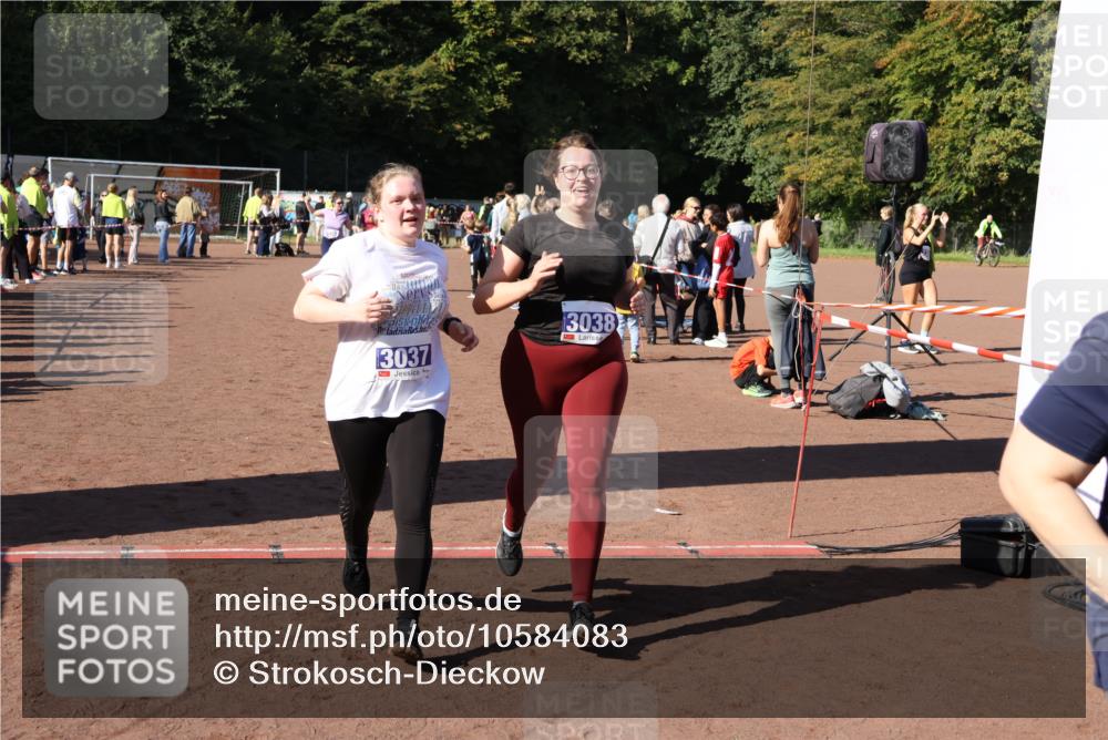 27.09.2026 - 35. Volkslauf durch das schöne Alstertal Strokosch-Dieckow http://msf.ph/oto/10584083 27.09.2026 11:40:38 Ziel 1126, 3037, 3260, 3393 meine-sportfotos.de