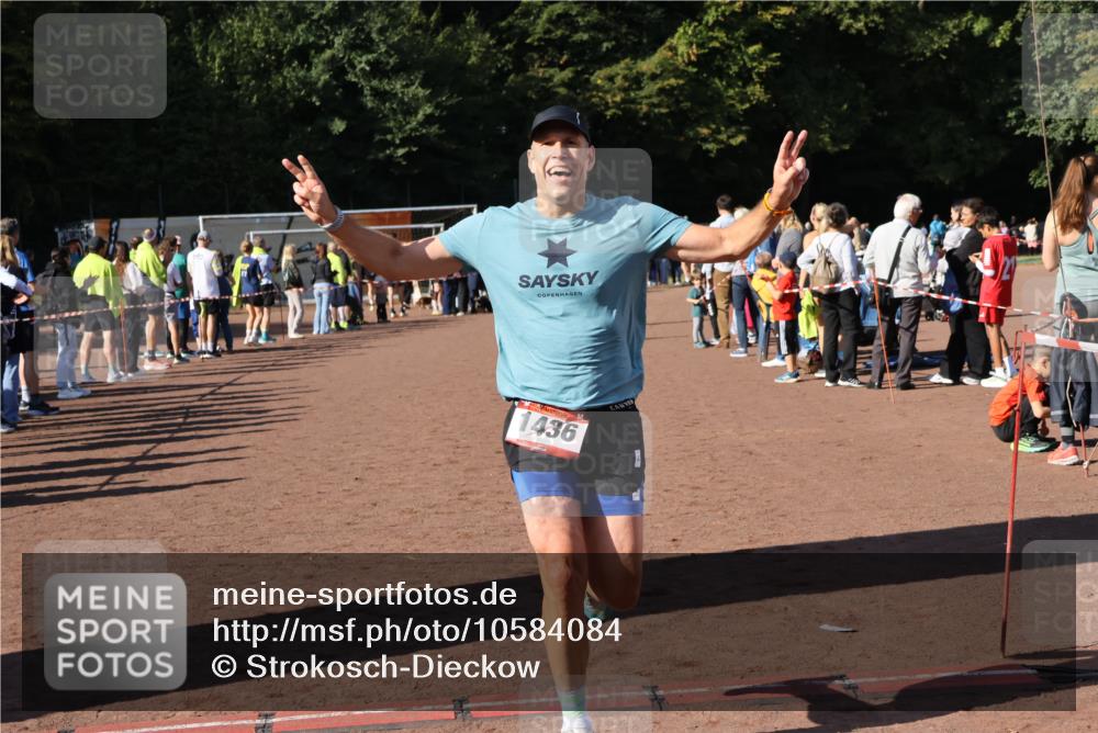 27.09.2026 - 35. Volkslauf durch das schöne Alstertal Strokosch-Dieckow http://msf.ph/oto/10584084 27.09.2026 11:37:38 Ziel 1436, 3053 meine-sportfotos.de