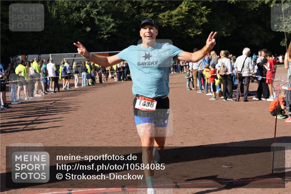 27.09.2026 - 35. Volkslauf durch das schöne Alstertal Strokosch-Dieckow http://msf.ph/oto/10584085 27.09.2026 11:37:38 Ziel 1436, 3053 meine-sportfotos.de