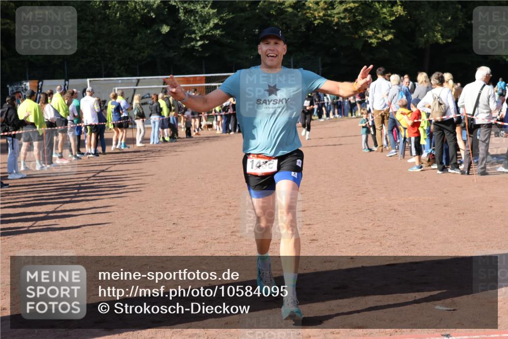 27.09.2026 - 35. Volkslauf durch das schöne Alstertal Strokosch-Dieckow http://msf.ph/oto/10584095 27.09.2026 11:37:37 Ziel 1436 meine-sportfotos.de