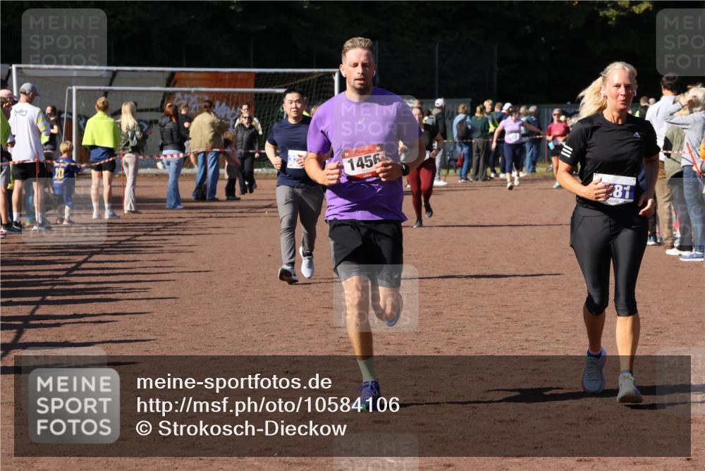 27.09.2026 - 35. Volkslauf durch das schöne Alstertal Strokosch-Dieckow http://msf.ph/oto/10584106 27.09.2026 11:40:30 Ziel 1456, 3037, 3260, 3381 meine-sportfotos.de