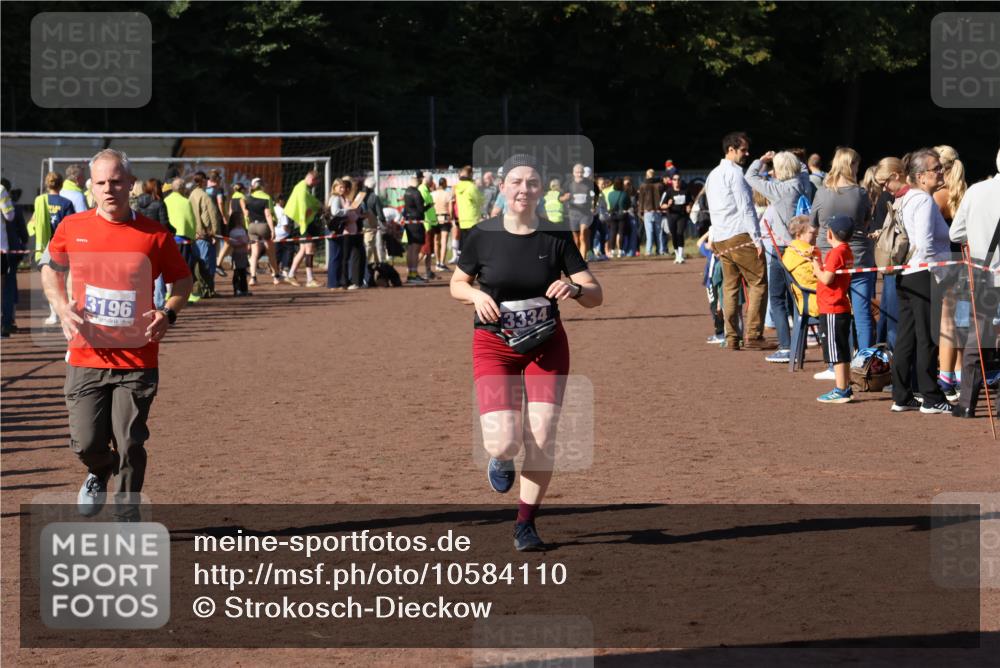 27.09.2026 - 35. Volkslauf durch das schöne Alstertal Strokosch-Dieckow http://msf.ph/oto/10584110 27.09.2026 11:37:30 Ziel 1436, 3196, 3324, 3334 meine-sportfotos.de