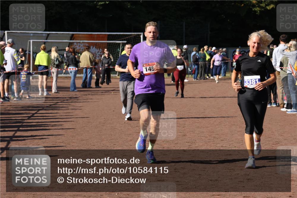 27.09.2026 - 35. Volkslauf durch das schöne Alstertal Strokosch-Dieckow http://msf.ph/oto/10584115 27.09.2026 11:40:30 Ziel 1456, 3037, 3260, 3381 meine-sportfotos.de