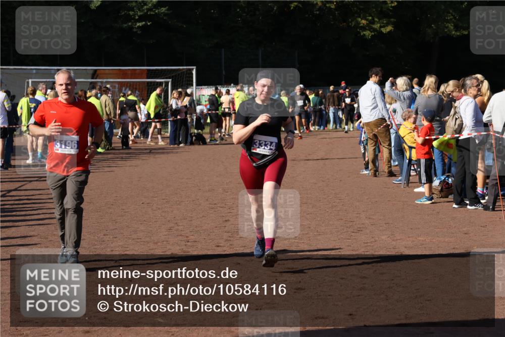 27.09.2026 - 35. Volkslauf durch das schöne Alstertal Strokosch-Dieckow http://msf.ph/oto/10584116 27.09.2026 11:37:30 Ziel 1436, 3196, 3324, 3334 meine-sportfotos.de