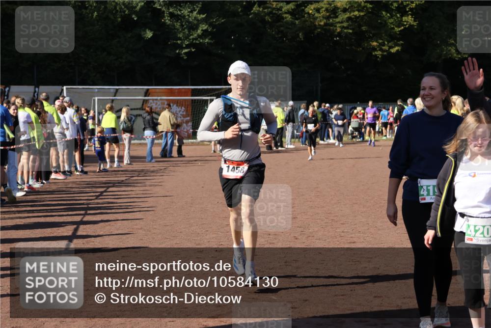 27.09.2026 - 35. Volkslauf durch das schöne Alstertal Strokosch-Dieckow http://msf.ph/oto/10584130 27.09.2026 11:40:19 Ziel 1458, 3081, 3082, 4195, 4198, 4199, 4200 meine-sportfotos.de