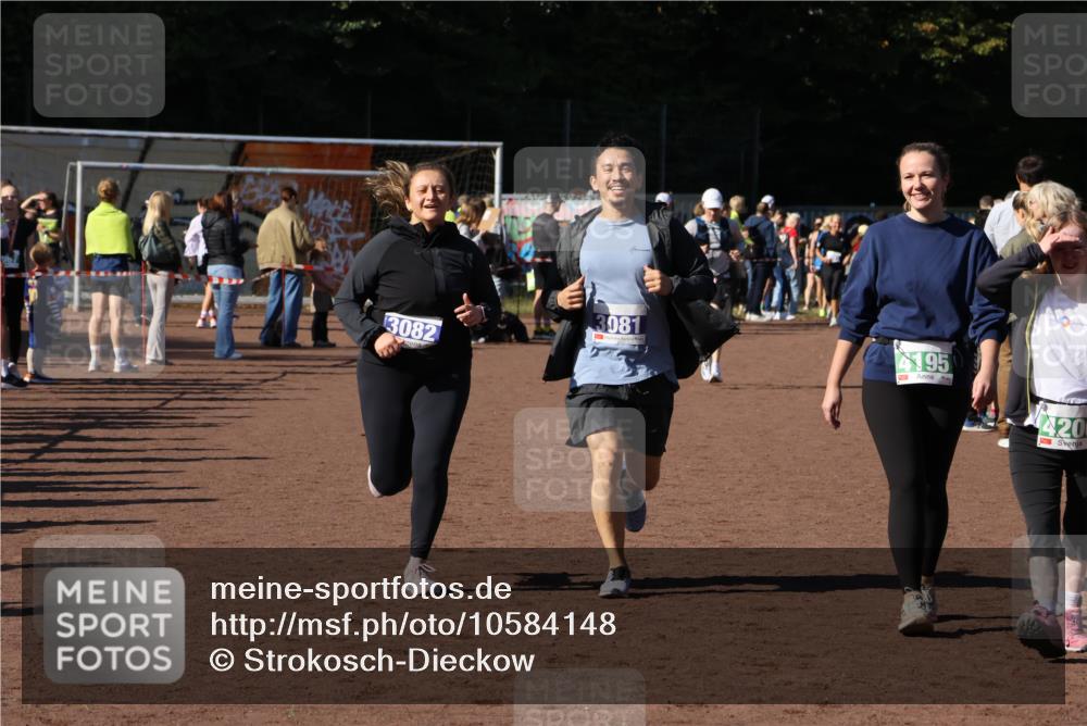 27.09.2026 - 35. Volkslauf durch das schöne Alstertal Strokosch-Dieckow http://msf.ph/oto/10584148 27.09.2026 11:40:13 Ziel 1458, 3081, 3082, 4195, 4198, 4199, 4200 meine-sportfotos.de