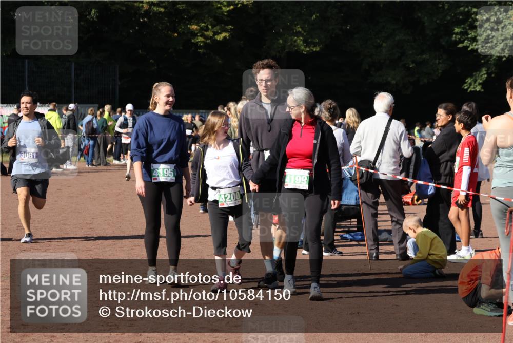 27.09.2026 - 35. Volkslauf durch das schöne Alstertal Strokosch-Dieckow http://msf.ph/oto/10584150 27.09.2026 11:40:11 Ziel 1450, 3081, 3082, 4198, 4199, 4200 meine-sportfotos.de