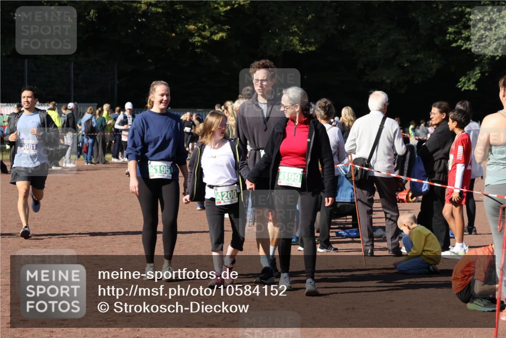 27.09.2026 - 35. Volkslauf durch das schöne Alstertal Strokosch-Dieckow http://msf.ph/oto/10584152 27.09.2026 11:40:11 Ziel 1450, 3081, 3082, 4198, 4199, 4200 meine-sportfotos.de