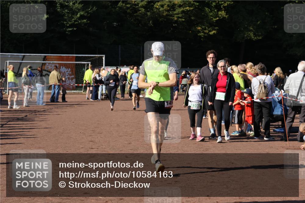 27.09.2026 - 35. Volkslauf durch das schöne Alstertal Strokosch-Dieckow http://msf.ph/oto/10584163 27.09.2026 11:40:06 Ziel 1450, 1698 meine-sportfotos.de
