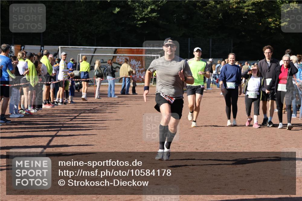 27.09.2026 - 35. Volkslauf durch das schöne Alstertal Strokosch-Dieckow http://msf.ph/oto/10584178 27.09.2026 11:40:04 Ziel 1450, 1698 meine-sportfotos.de