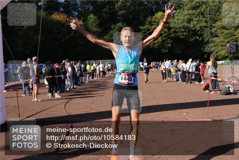27.09.2026 - 35. Volkslauf durch das schöne Alstertal Strokosch-Dieckow http://msf.ph/oto/10584183 27.09.2026 11:37:09 Ziel 1441, 1445, 3096, 3097, 3386, 3387 meine-sportfotos.de