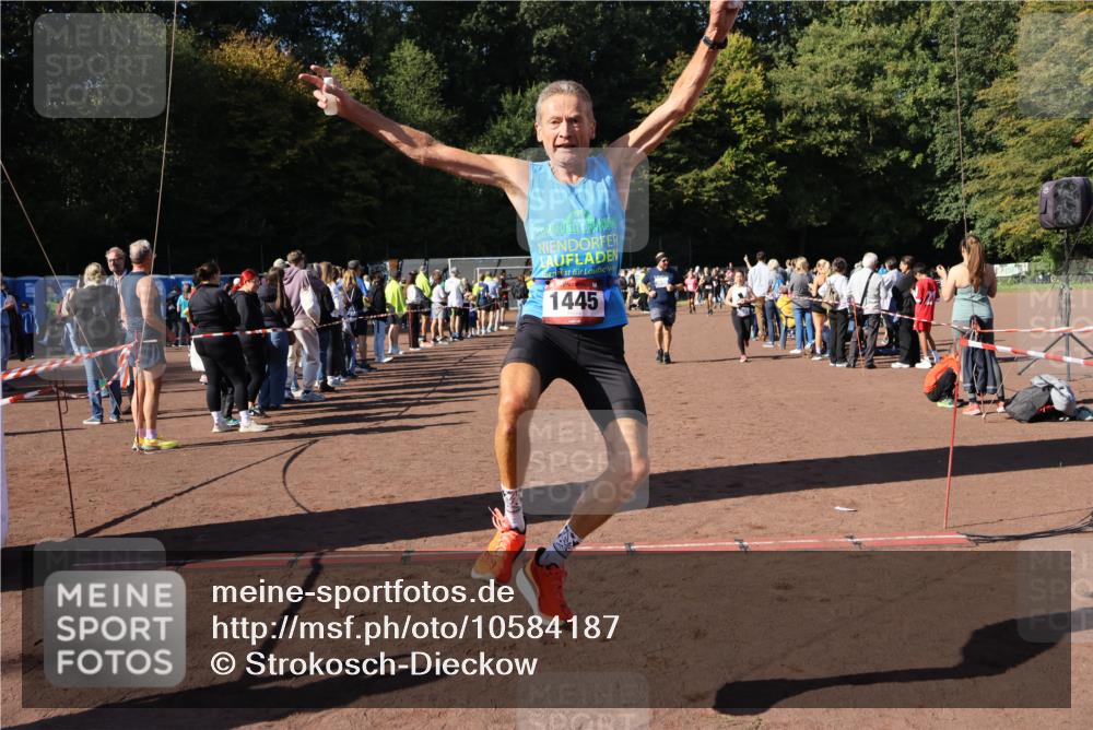 27.09.2026 - 35. Volkslauf durch das schöne Alstertal Strokosch-Dieckow http://msf.ph/oto/10584187 27.09.2026 11:37:09 Ziel 1441, 1445, 3096, 3097, 3386, 3387 meine-sportfotos.de