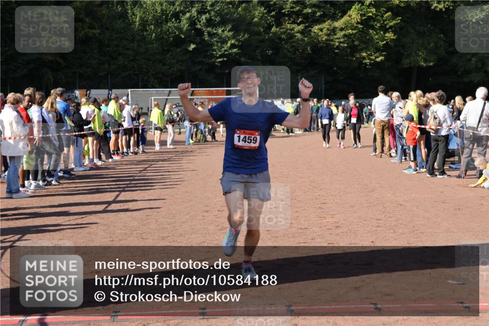 27.09.2026 - 35. Volkslauf durch das schöne Alstertal Strokosch-Dieckow http://msf.ph/oto/10584188 27.09.2026 11:39:48 Ziel 1459 meine-sportfotos.de