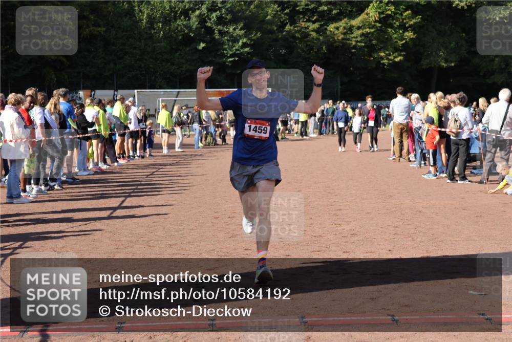 27.09.2026 - 35. Volkslauf durch das schöne Alstertal Strokosch-Dieckow http://msf.ph/oto/10584192 27.09.2026 11:39:48 Ziel 1459 meine-sportfotos.de